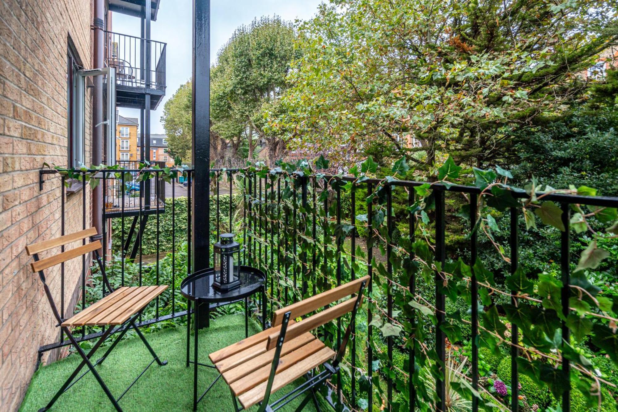 Apartment In Elephant & Castle With Parking Лондон Екстериор снимка