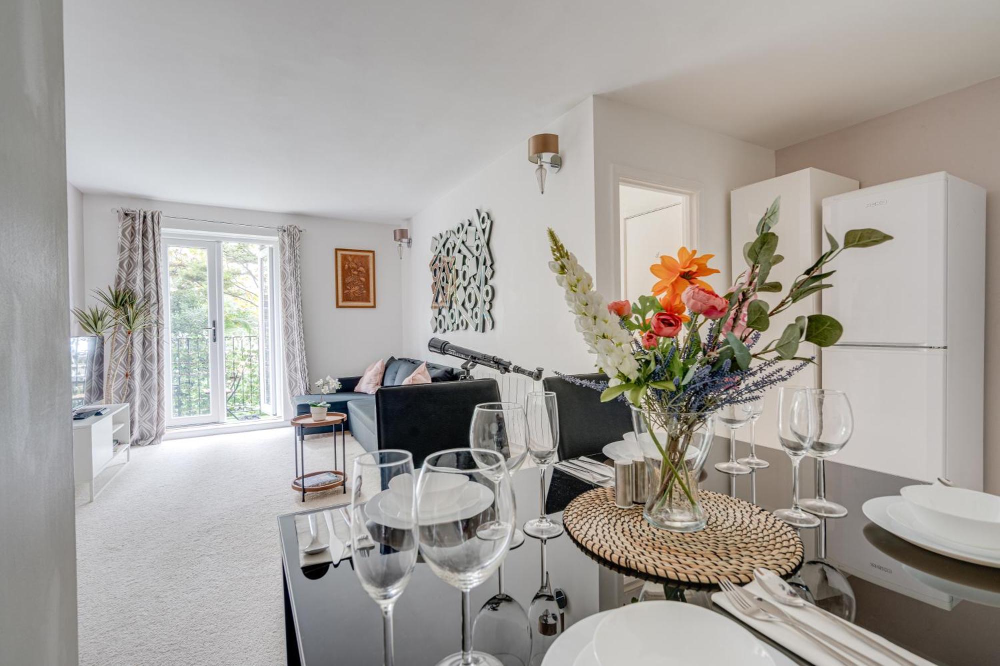 Apartment In Elephant & Castle With Parking Лондон Екстериор снимка