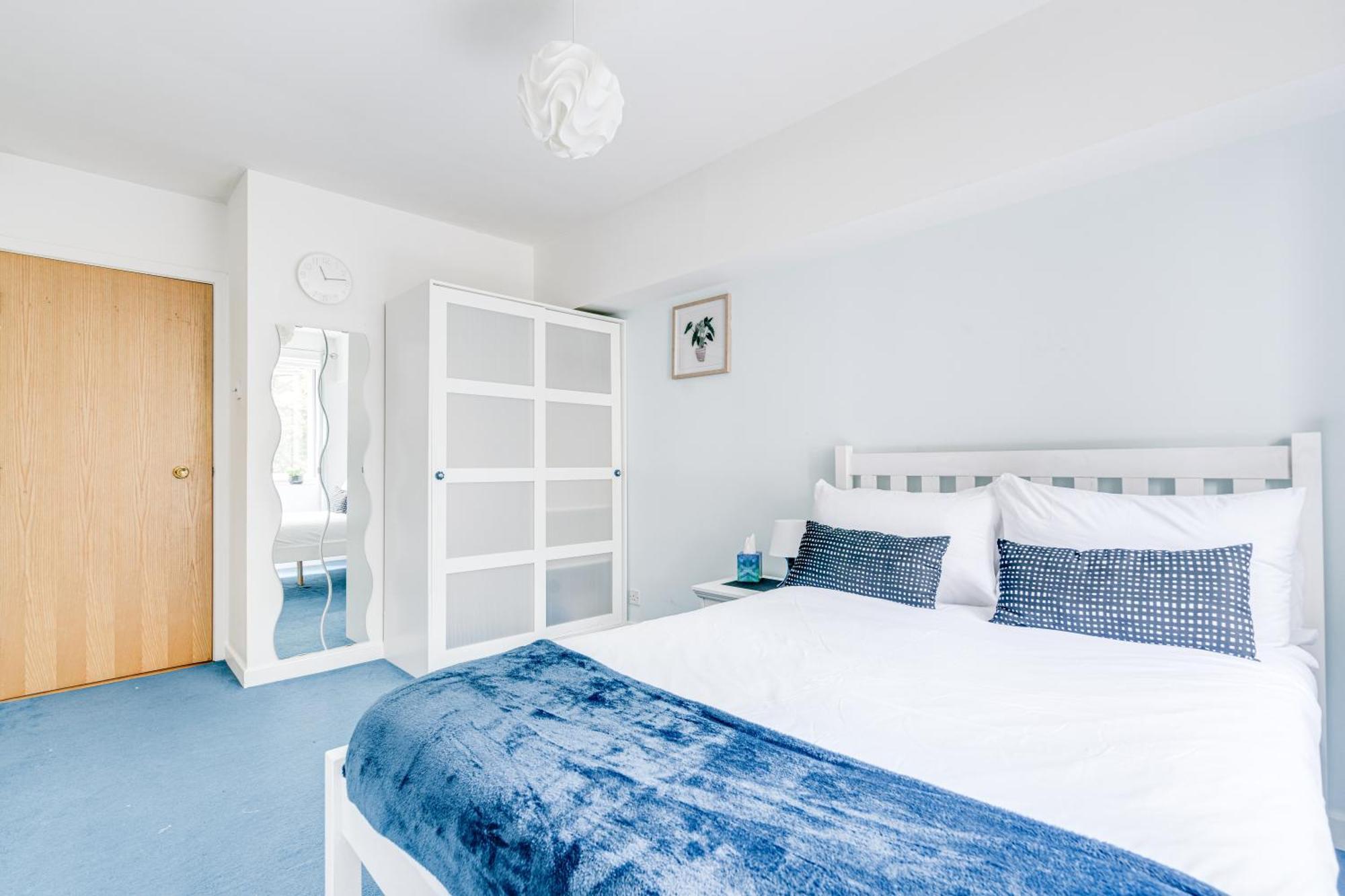 Apartment In Elephant & Castle With Parking Лондон Екстериор снимка