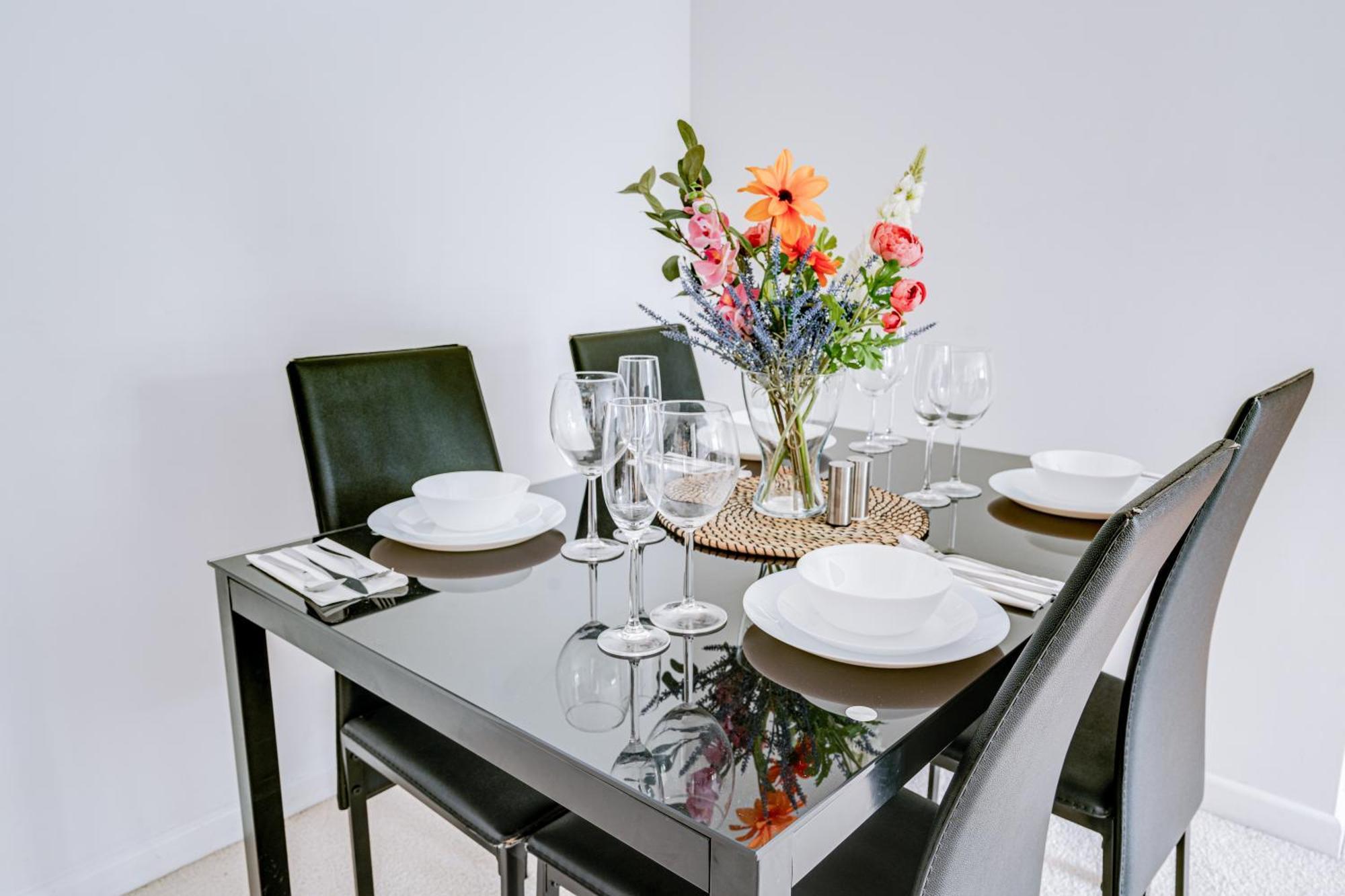 Apartment In Elephant & Castle With Parking Лондон Екстериор снимка