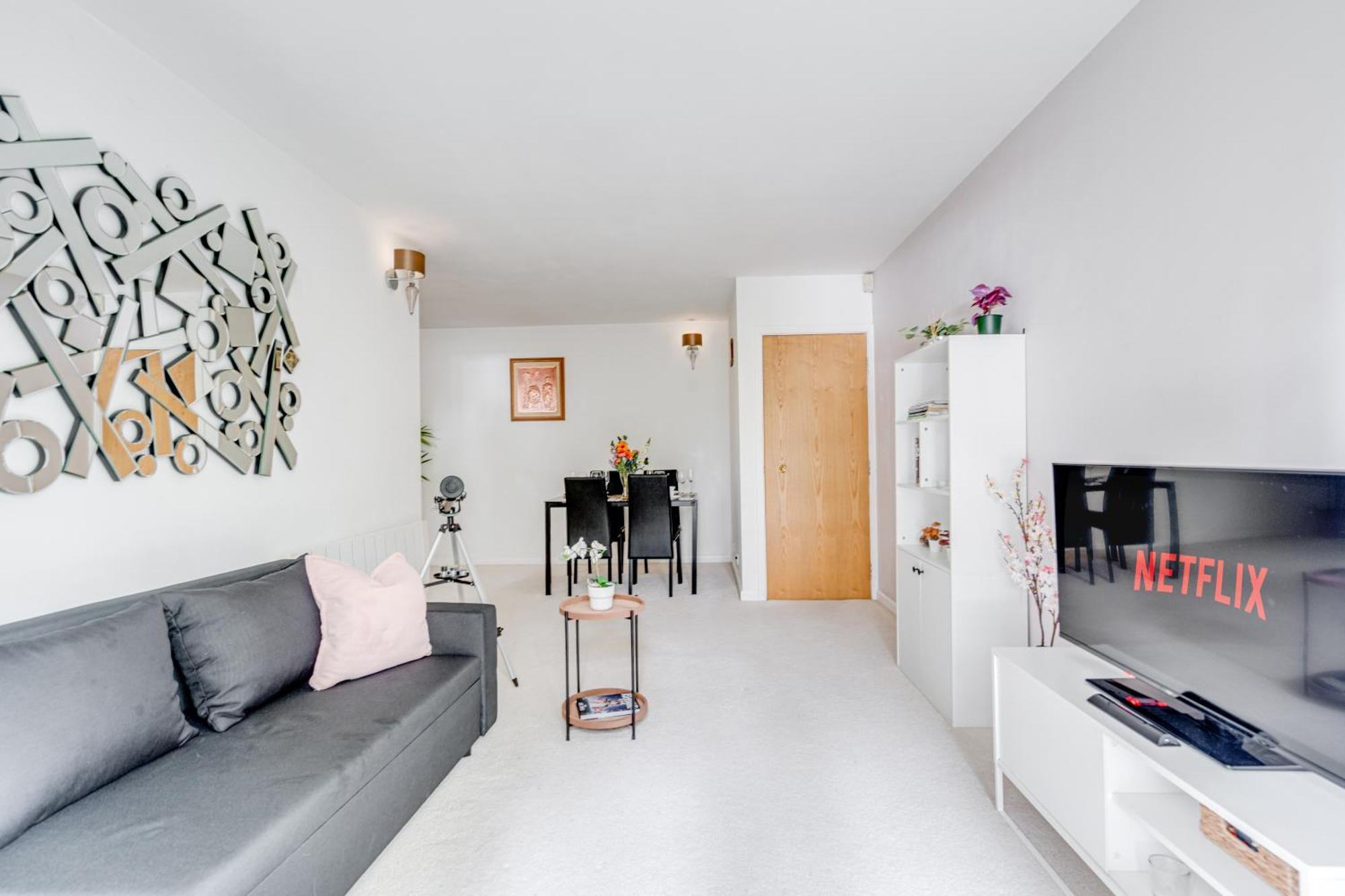 Apartment In Elephant & Castle With Parking Лондон Екстериор снимка