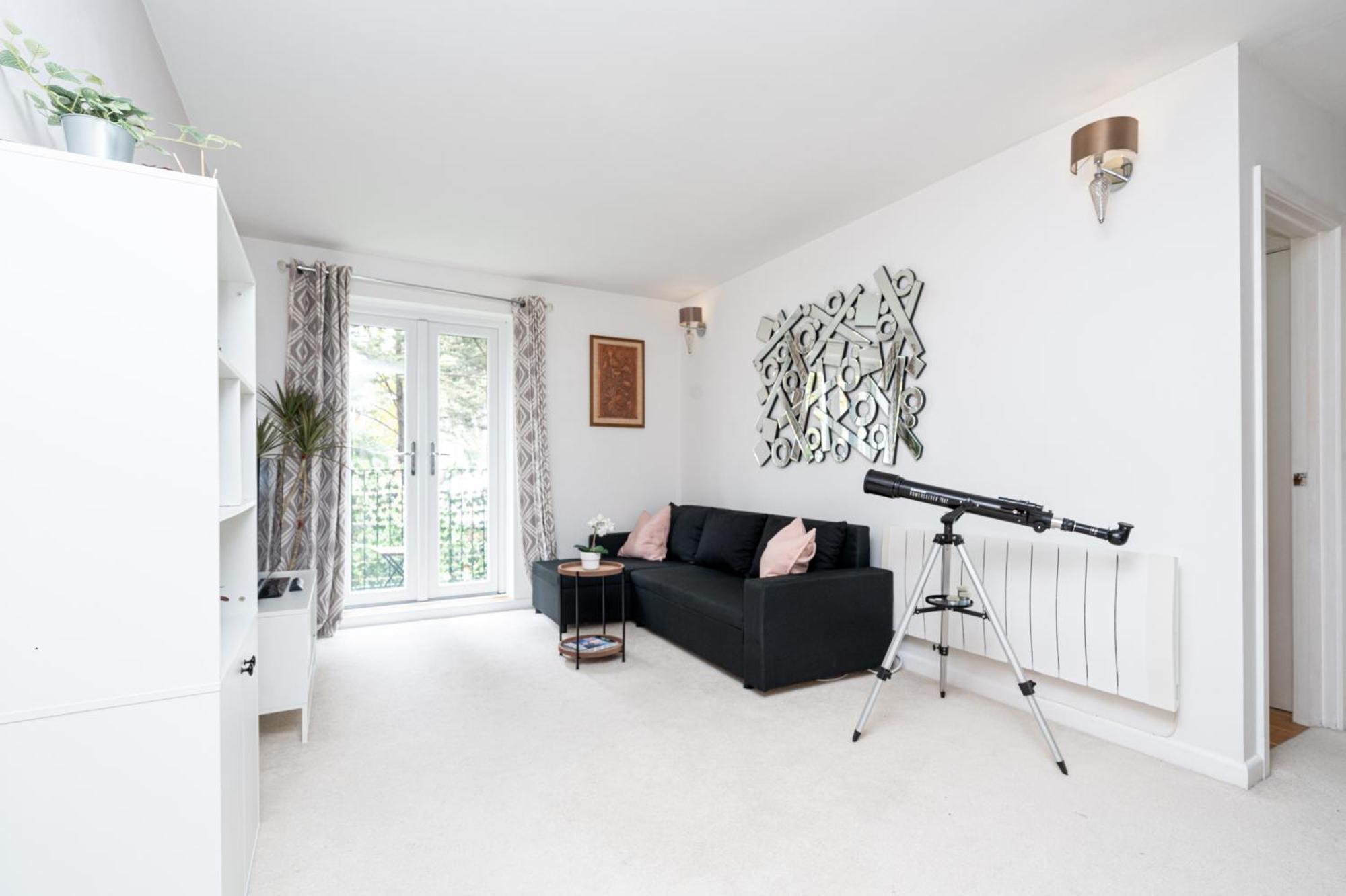 Apartment In Elephant & Castle With Parking Лондон Екстериор снимка